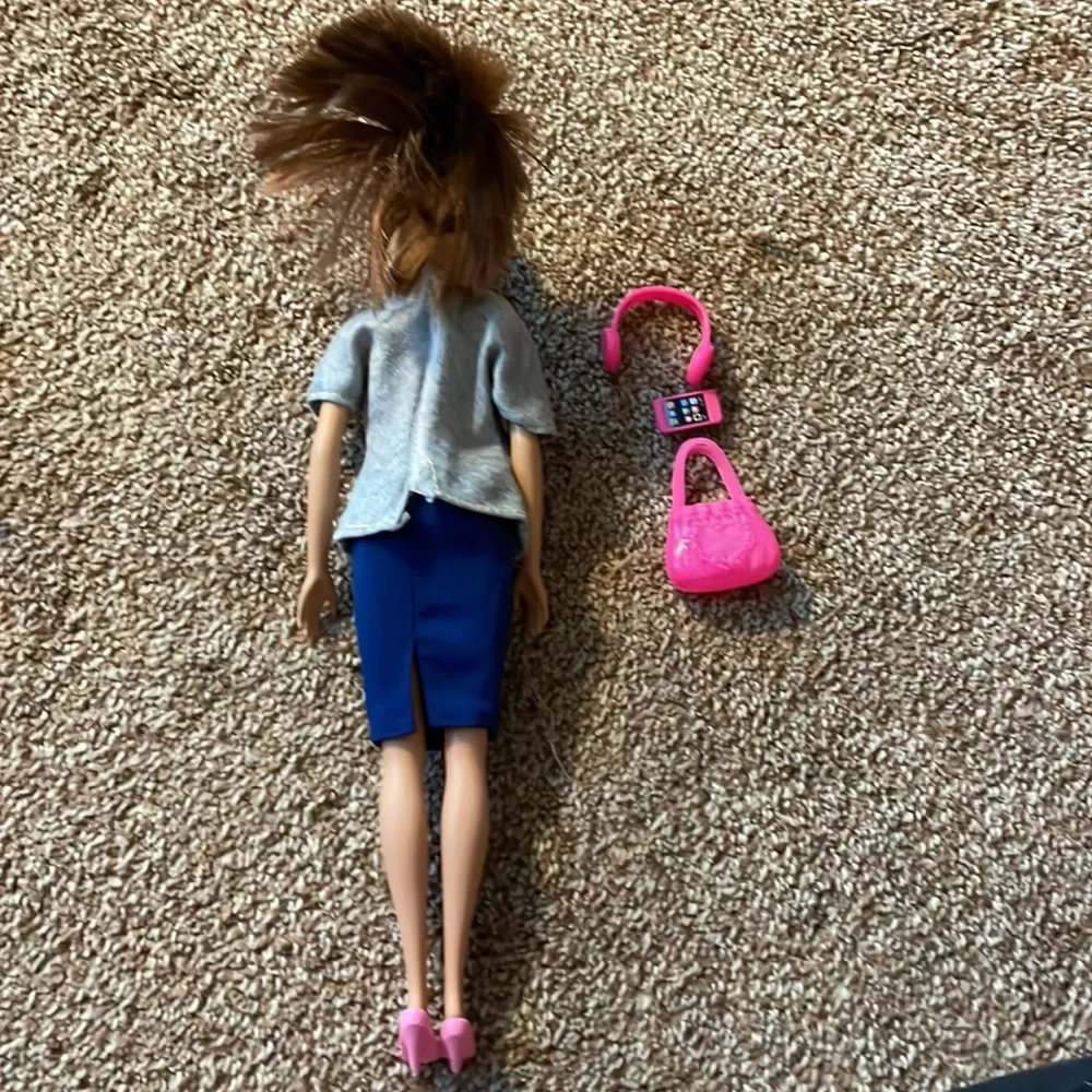 Mommie Barbie, kids and accessories